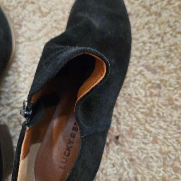 Lucky Brand Soft Suede Booties Brett in Black Size 7.5 Stitch Detail - Picture 7 of 8